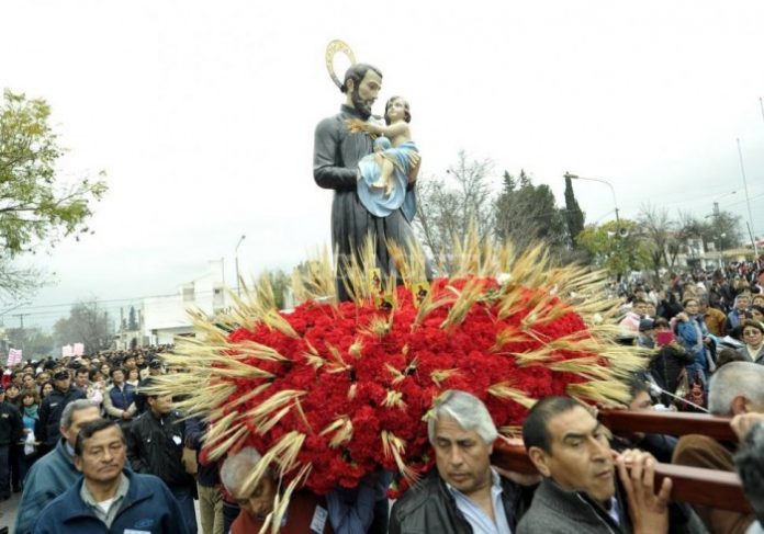 30 imágenes de San Cayetano con oraciones para el 7 de agosto